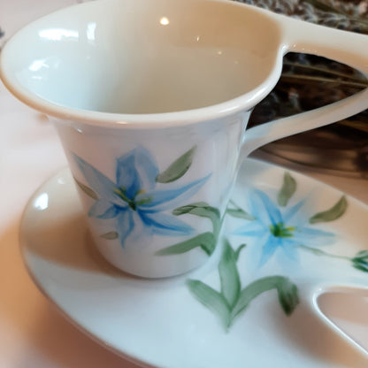 Juego de café porcelana pintada a mano azucena azul.