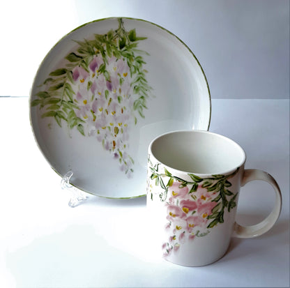 Plato y taza de porcelana esmaltado, pintado a mano, wisteria rosa, objeto artesanal, arte floral.