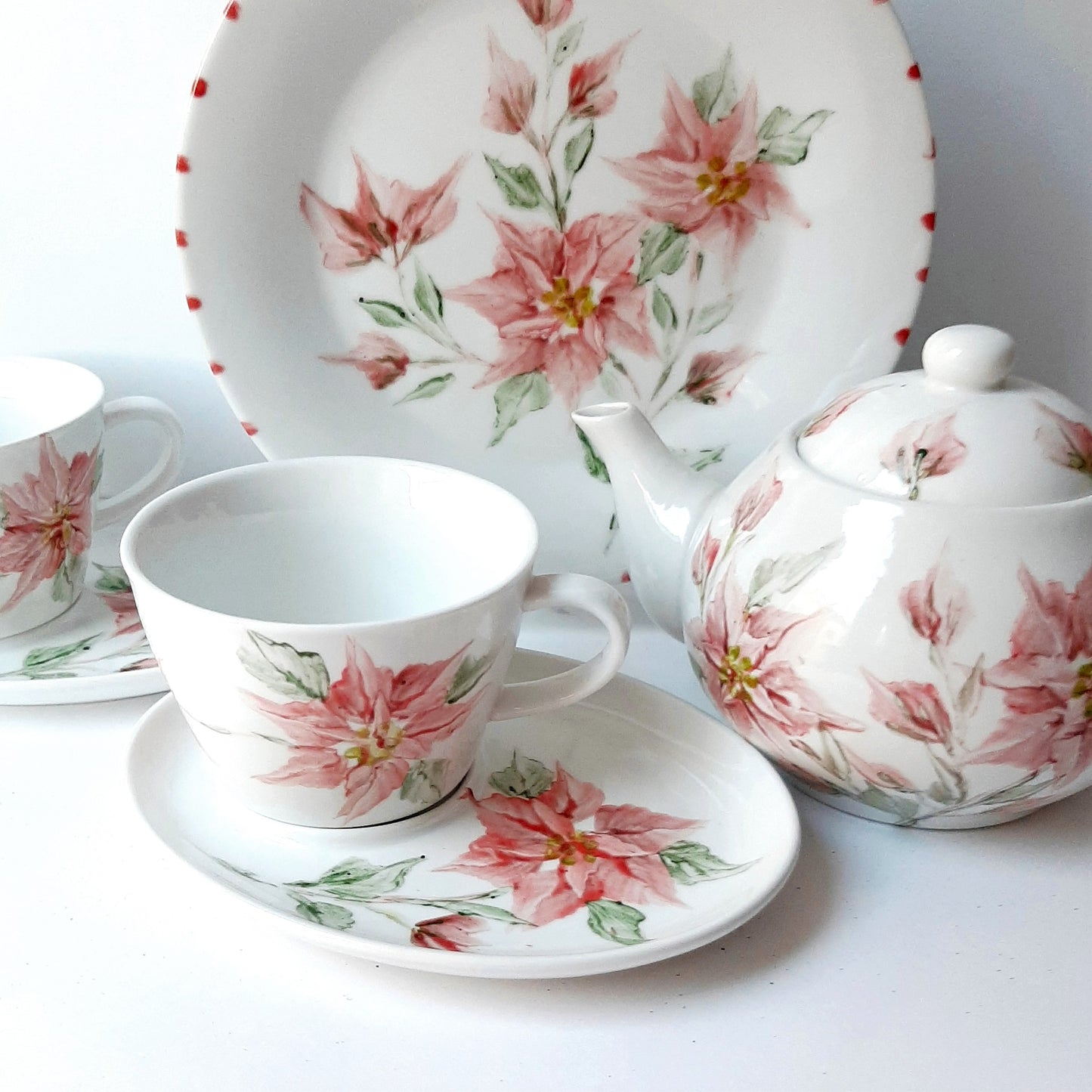 Juego de café ó te porcelana pintada a mano poinsettia o flor de pascua Navidad.