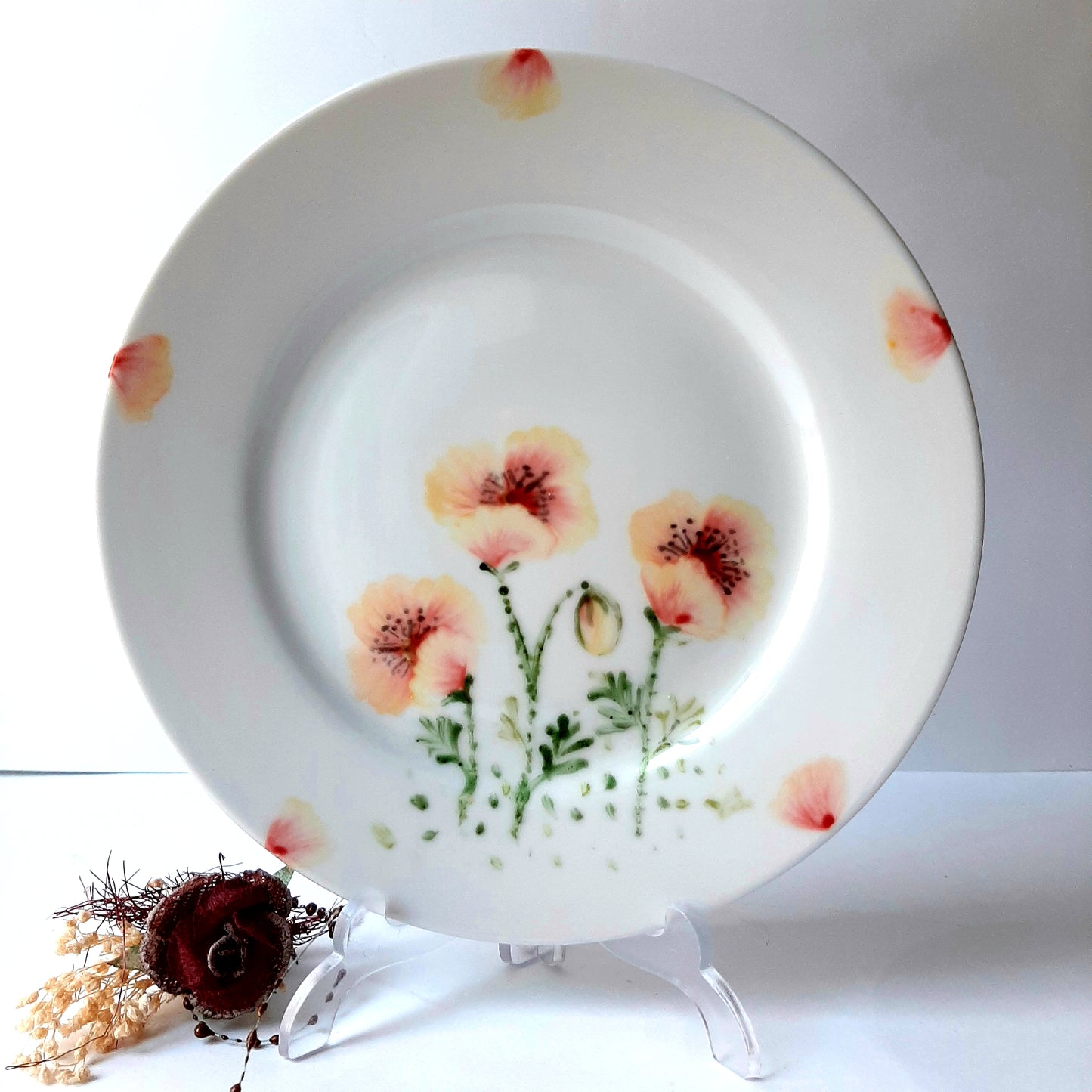 Plato esmaltado, porcelana pintada a mano, amapolas de primaveras,  vajilla, arte floral, objeto artesanal.