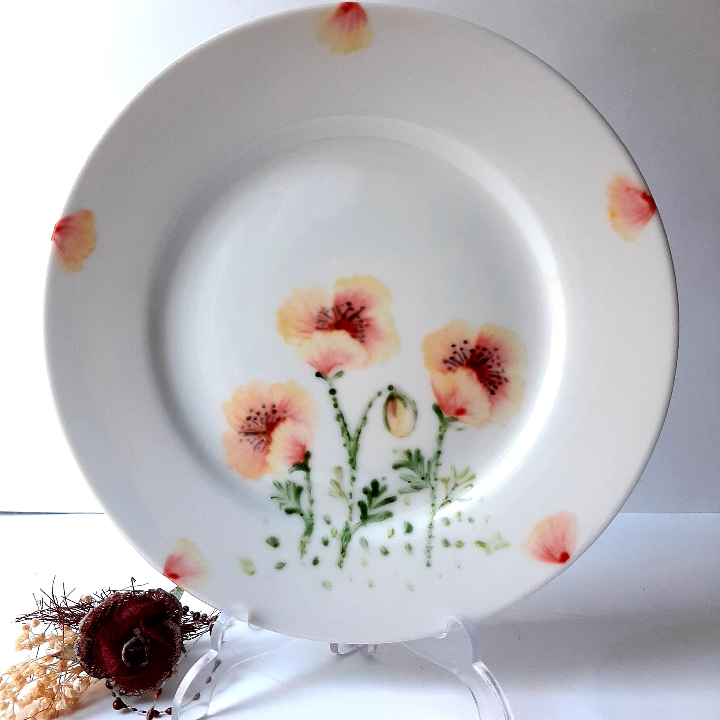 Plato esmaltado, porcelana pintada a mano, amapolas de primaveras,  vajilla, arte floral, objeto artesanal.