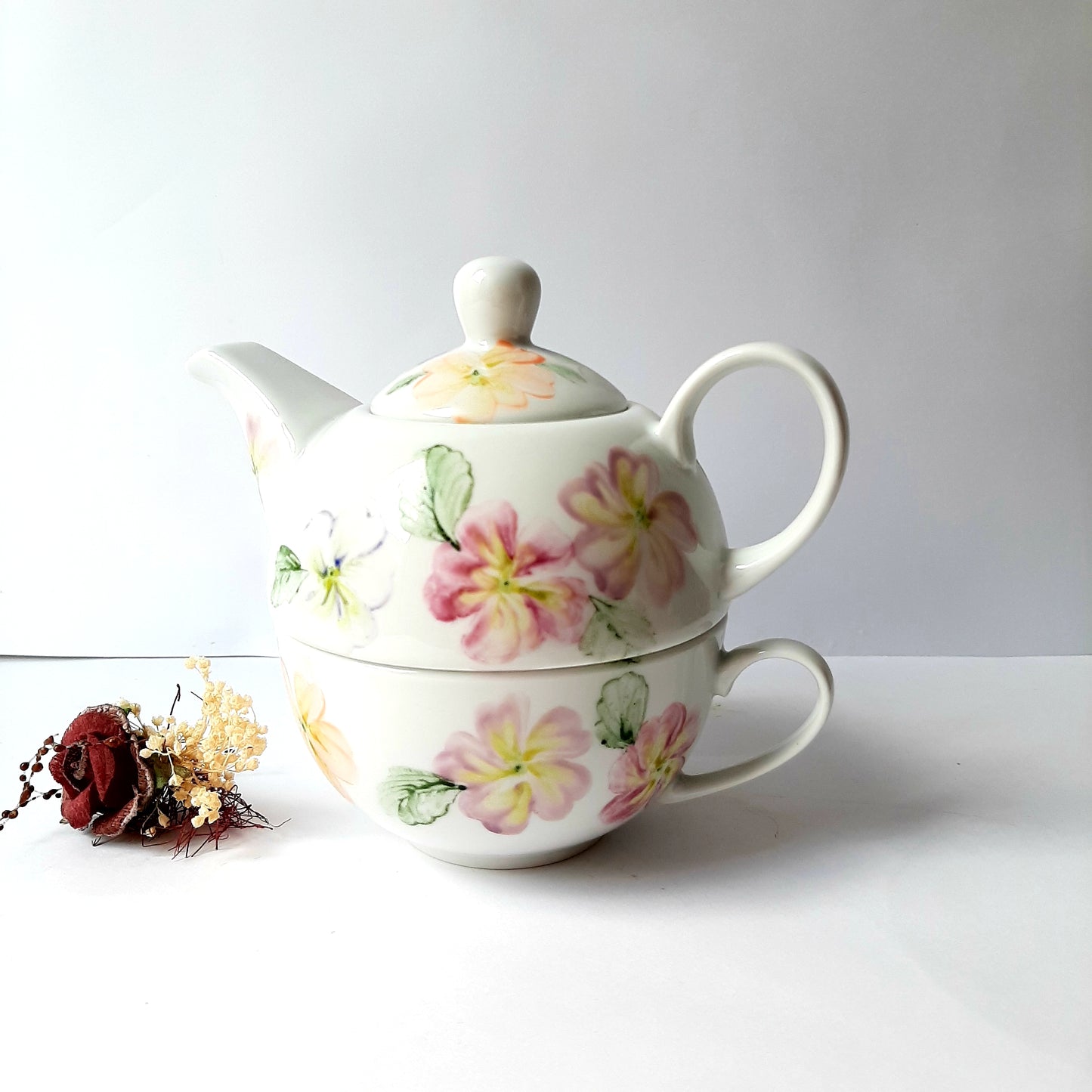 Juego de te o café unipersonal porcelana pintada a mano primaveras artesanía floral único.