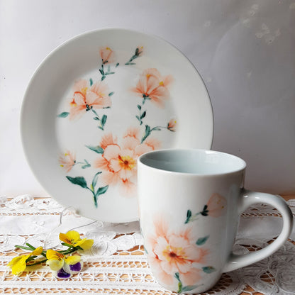 Plato y taza de porcelana esmaltado, pintado a mano, anemona, objeto artesanal, arte floral, únicos .