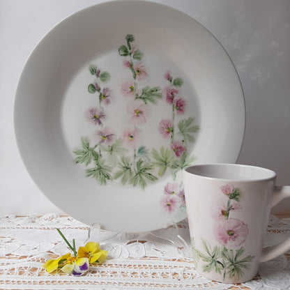 Plato y taza de porcelana esmaltado, pintado a mano, malva real, objeto artesanal, arte floral, únicos .