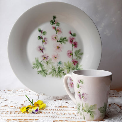 Plato y taza de porcelana esmaltado, pintado a mano, malva real, objeto artesanal, arte floral, únicos .