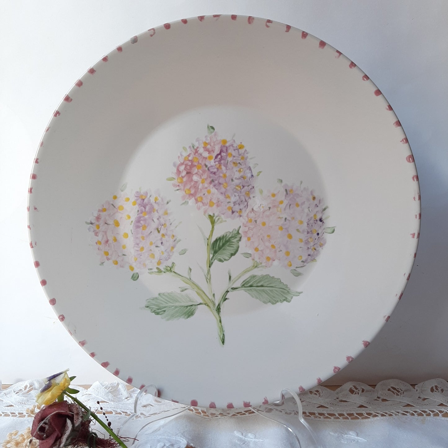 Plato pintado a mano hortensia único porcelana floral no calcomania.