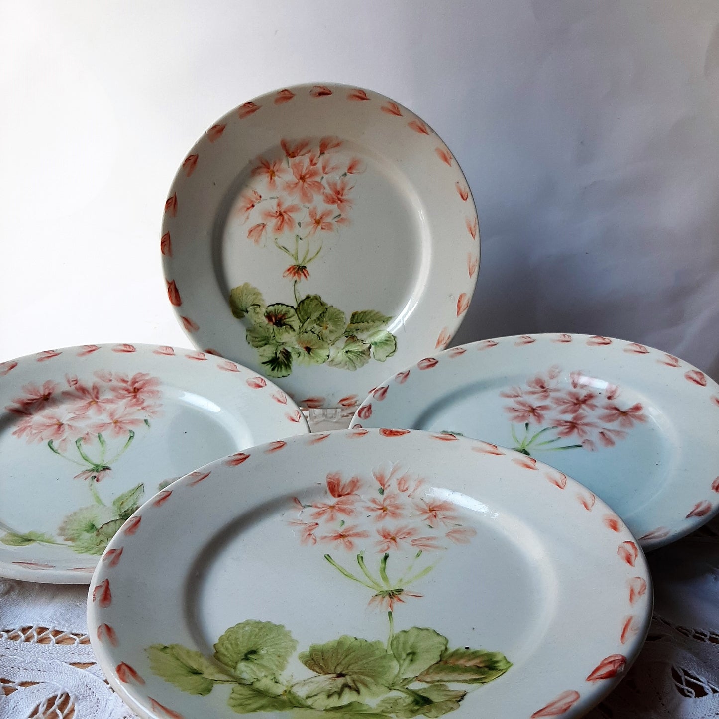 Vajilla set de 4 porcelana pintada a mano geranio rojo floral artesanal.