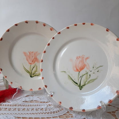 Set 2 platos pintados a mano tulipanes porcelana floral artesanal.