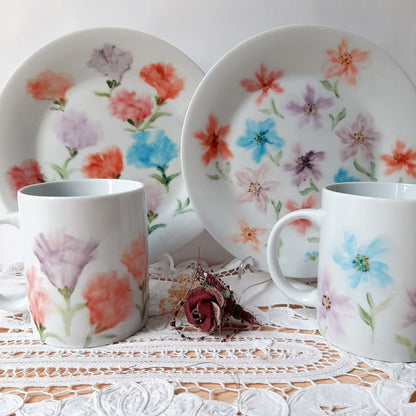 Platos  y tazas set de 4, porcelana esmaltado pintado a mano, modelo capa de torero.