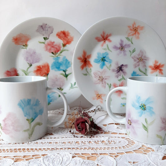 Platos  y tazas set de 4, porcelana esmaltado pintado a mano, modelo capa de torero.