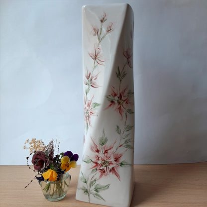 Jarrón de porcelana pintado a mano floral artesanal único decorativo.