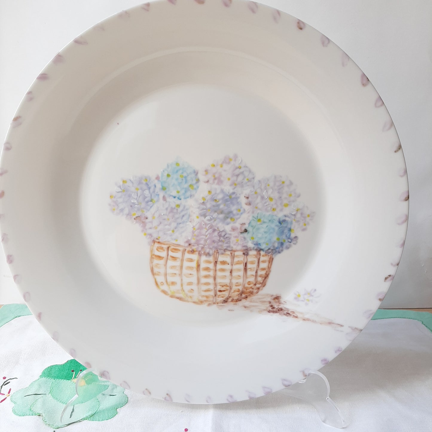 Plato pintado a mano hortensia porcelana floral único artesanal no calcomania.