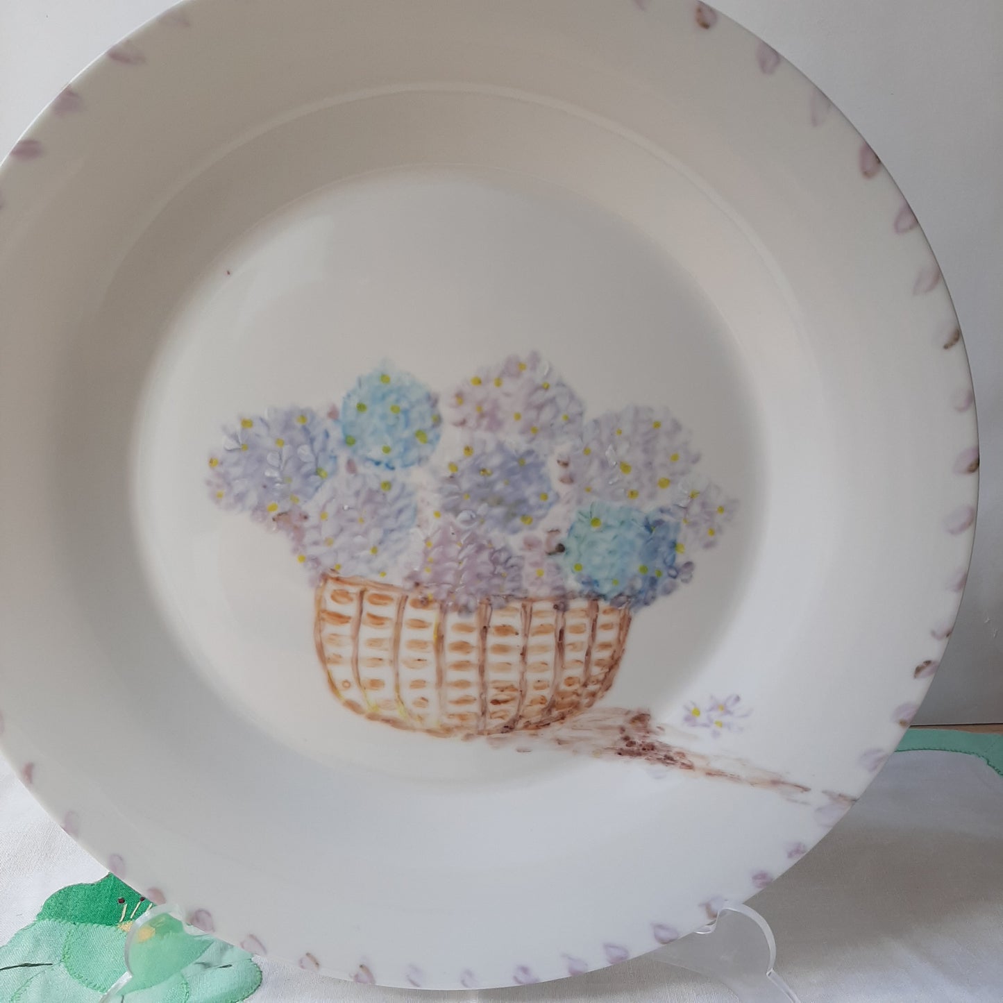 Plato pintado a mano hortensia porcelana floral único artesanal no calcomania.