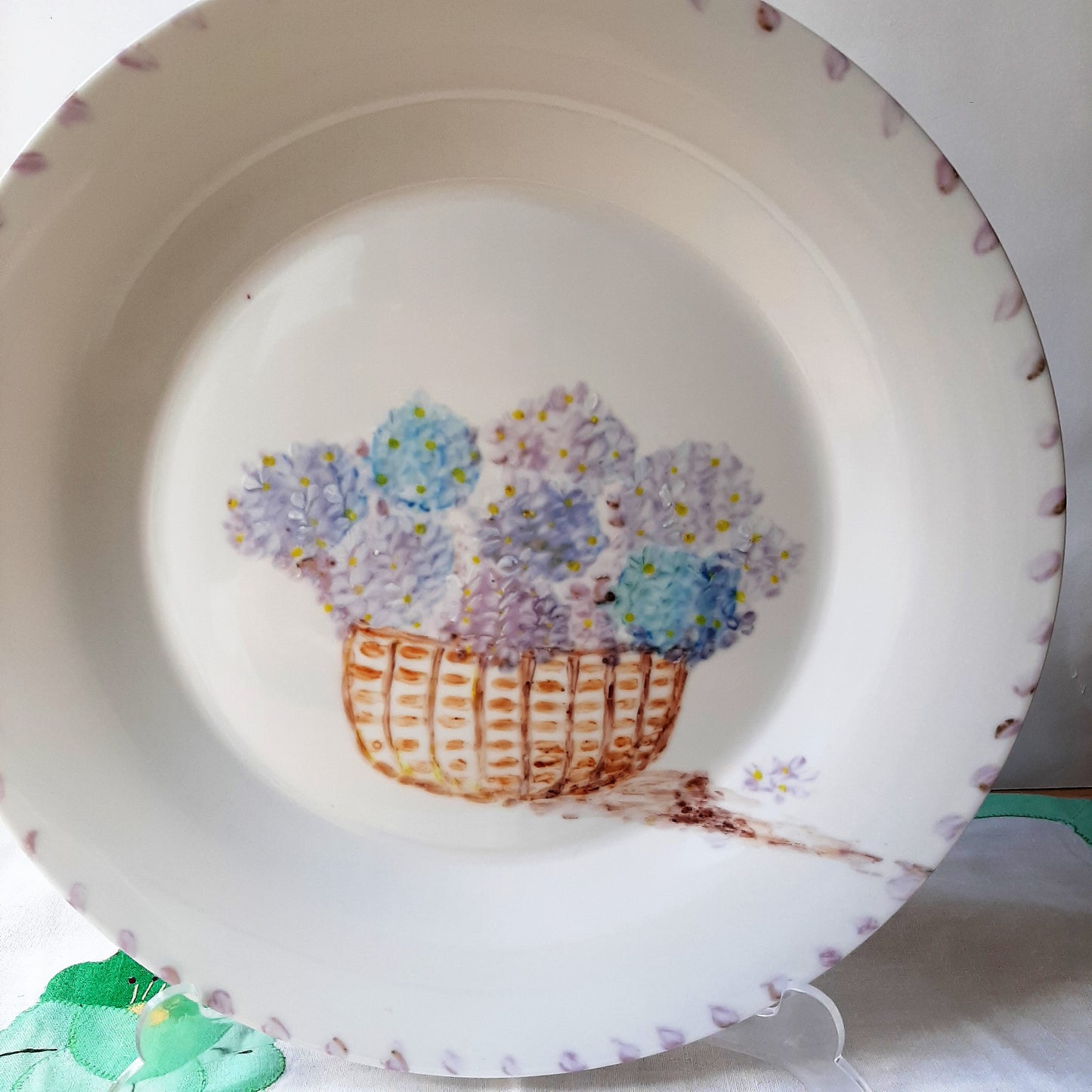 Plato pintado a mano hortensia porcelana floral único artesanal no calcomania.