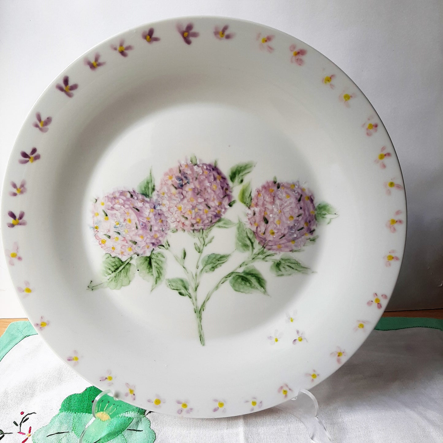 Plato esmaltado porcelana pintado a mano hortensia único artesanal no calcomania.