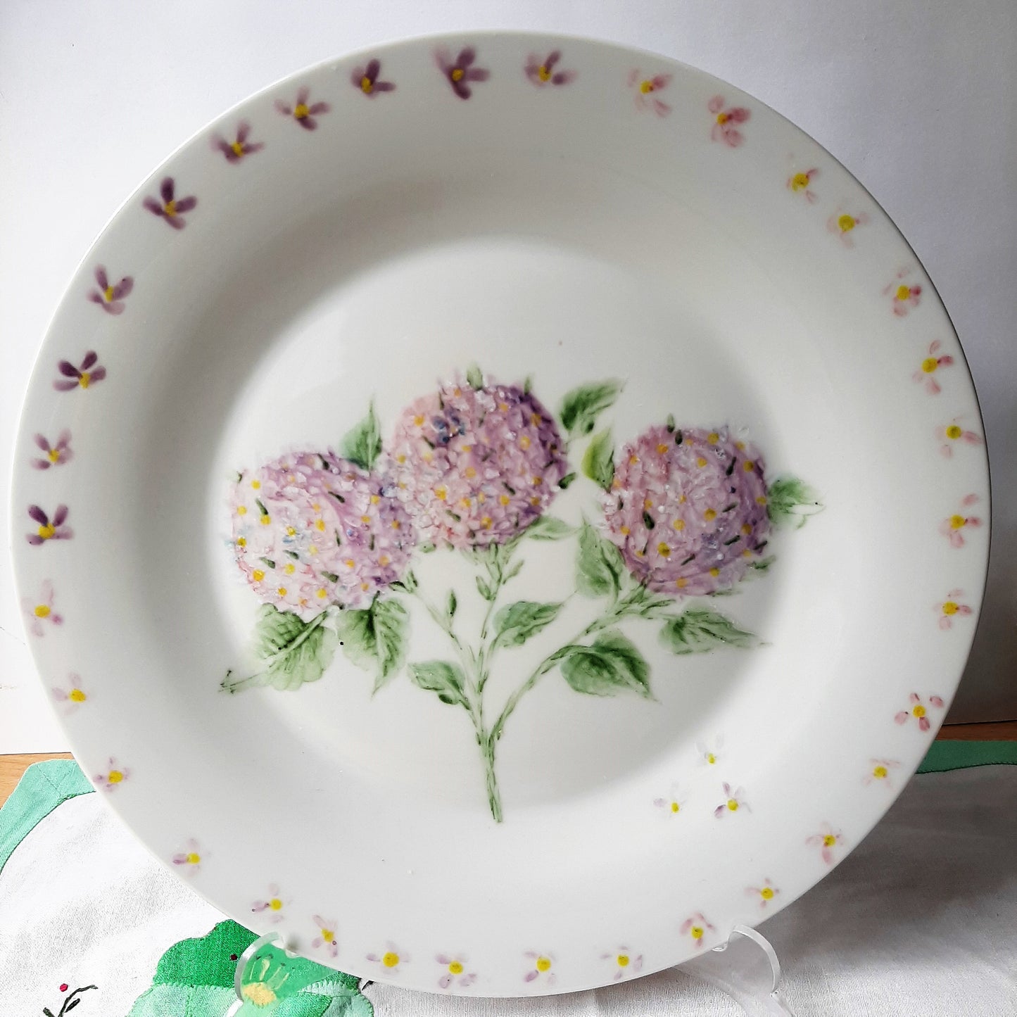 Plato esmaltado porcelana pintado a mano hortensia único artesanal no calcomania.