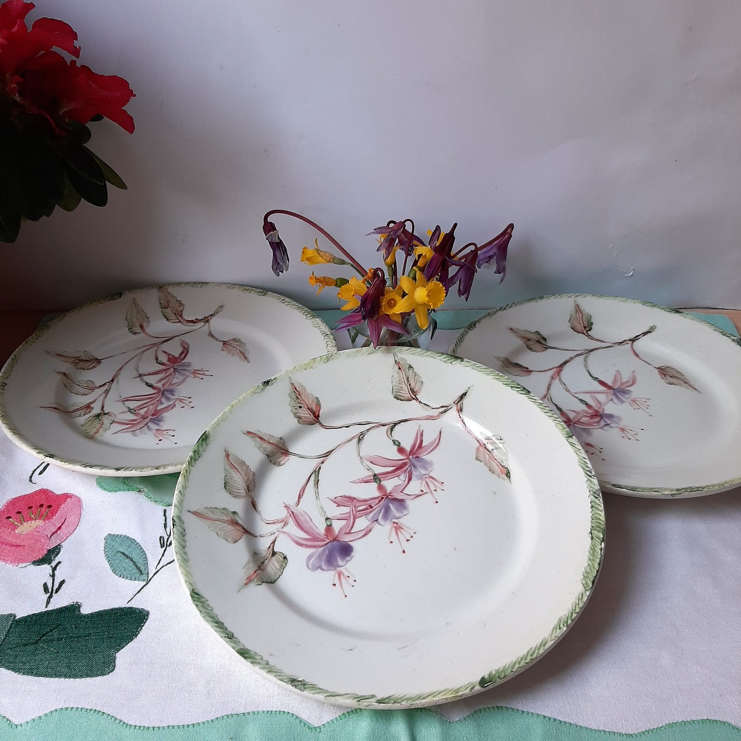 Vajilla set de 3 porcelana pintada a mano pendientes de la reina floral artesanal.