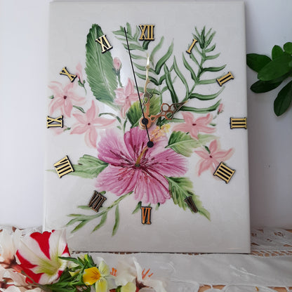 Reloj de azulejo de porcelana esmaltado pintado a mano tropical artesanal floral único.