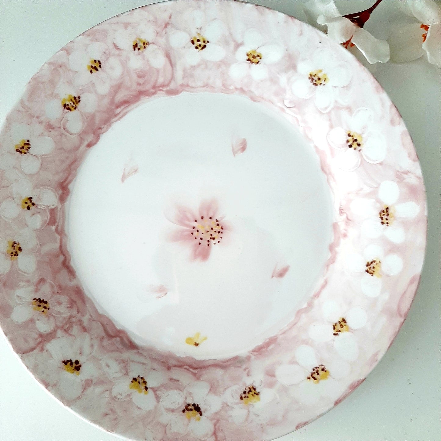 Plato esmaltado de porcelana pintado a mano flores silvestres  único artesanal.