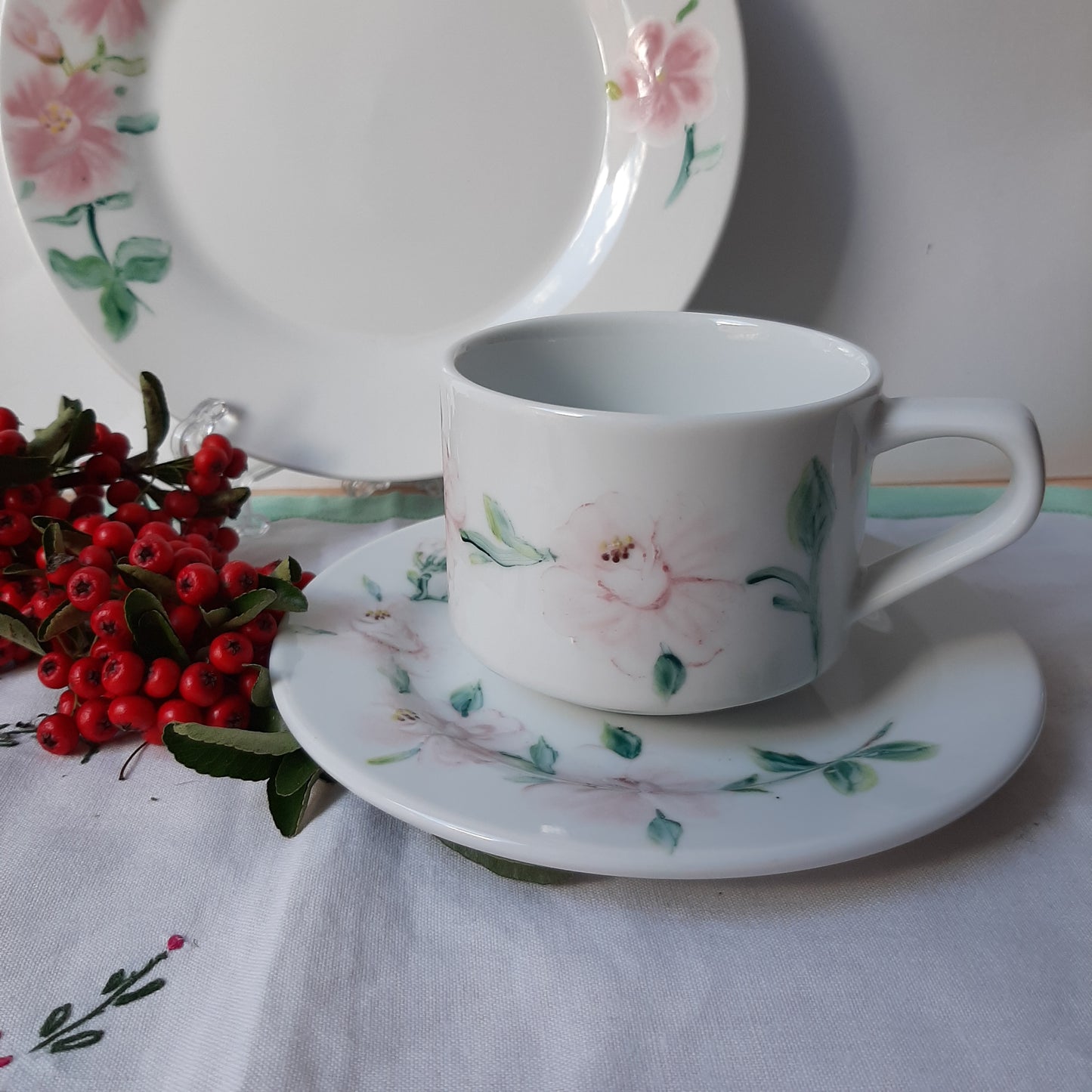 Juego de café  porcelana pintada a mano rosas floral artesanal.