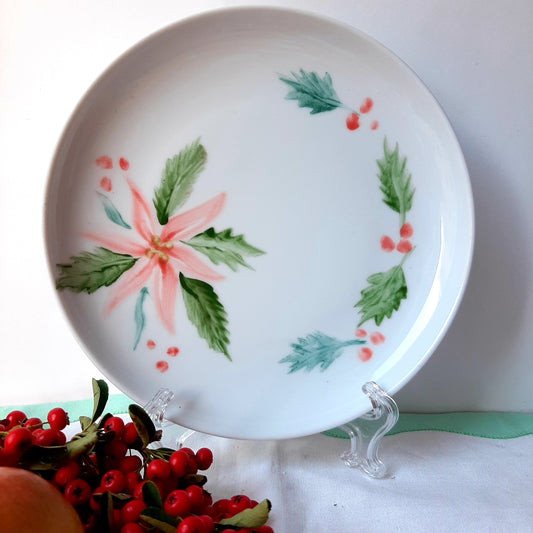 Plato esmaltado de porcelana, pintado a mano,  motivo navideño, único, artesanal, no calcomania .