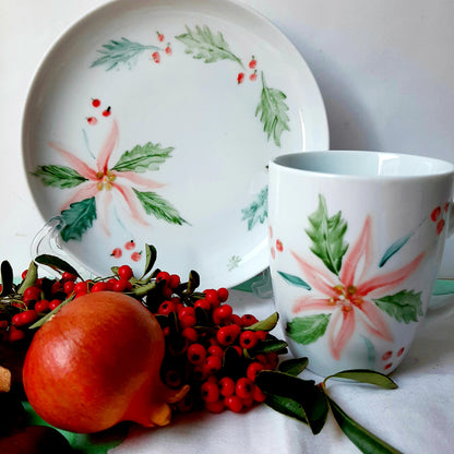 Plato y taza esmaltado de porcelana, pintado a mano,  motivo navideño, único, artesanal, no calcomania .