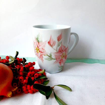 Taza esmaltada de porcelana, pintado a mano, poinsetia, único, artesanal, no calcomania .