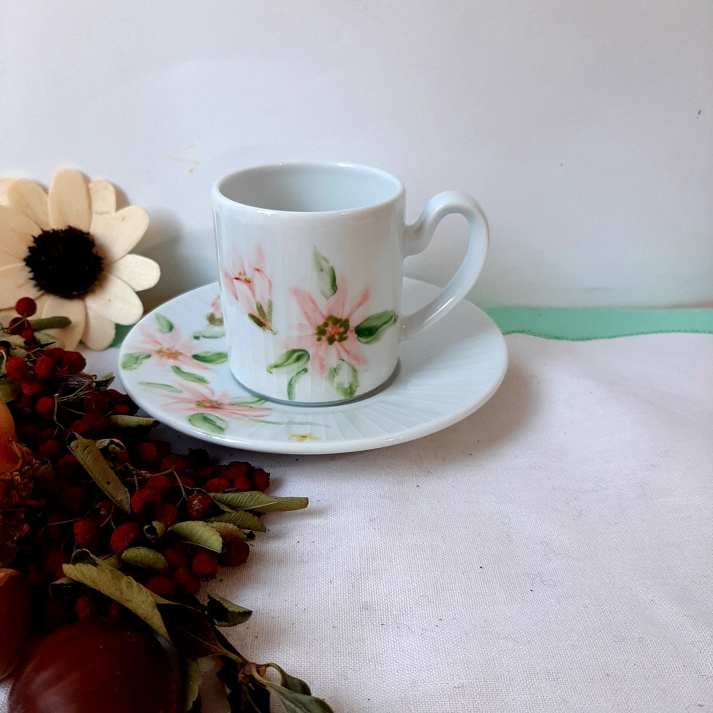 Juego de café de 6 servicios porcelana pintada a mano poinsettia o flor pascua navidad.