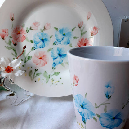 Plato y taza set pintado a mano porcelana petunia floral artesanal.