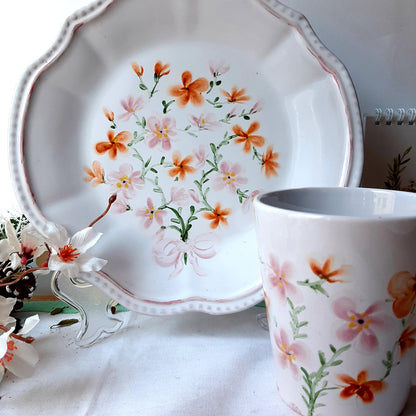 set plato y taza de porcelana esmaltadas, pintado a mano alzada,Inspirados en las flores primaveras con el color muy vivo, de muy distintos colores y matices que son tan vistosos en la estación de primavera, y verano, único