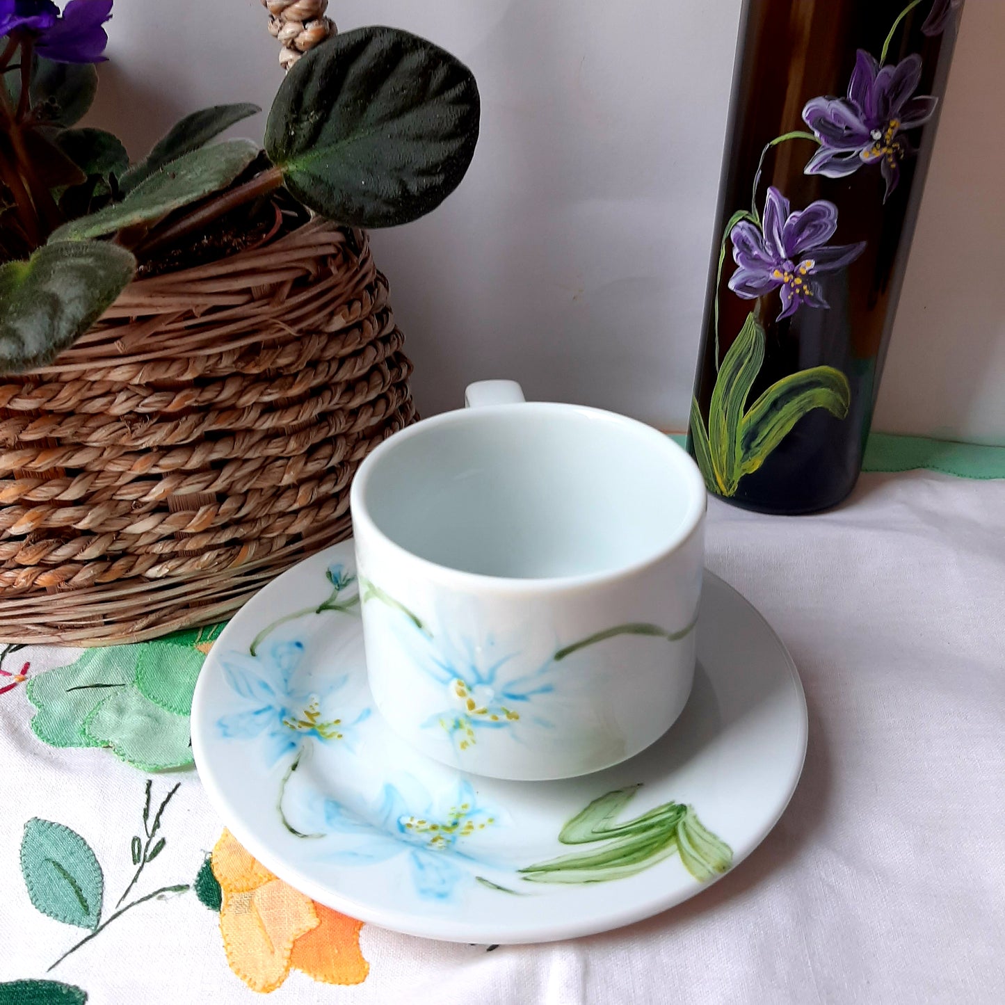 Juego de café porcelana pintada a mano orquídeas azul cielo artesanal unico.