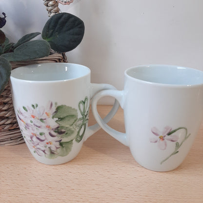 Tazas set 2  pintado a mano ramito de violetas floral artesanal.