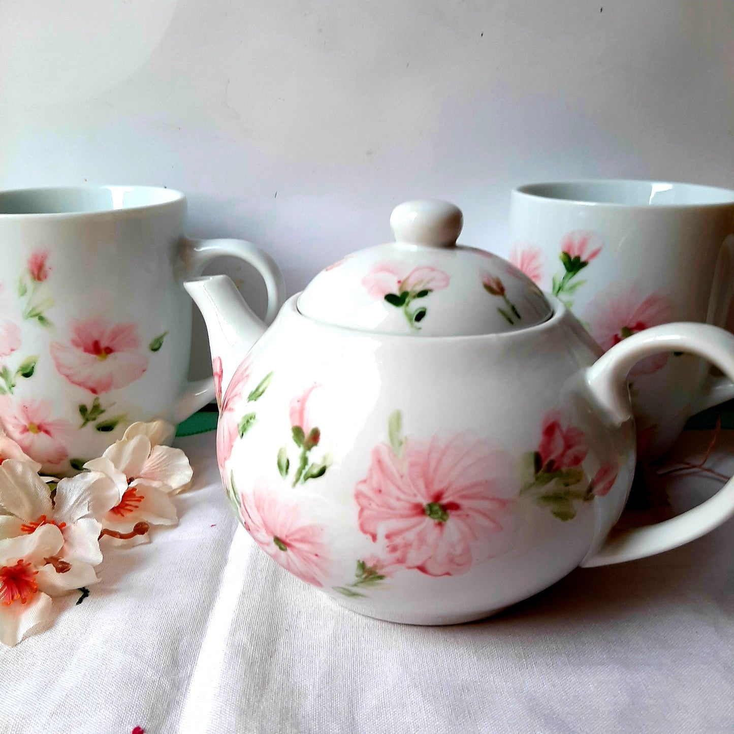 Tazas y tetera set 3 pz  porcelana pintado a mano petunias vajilla floral artesanal.