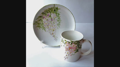 Plato y taza de porcelana esmaltado, pintado a mano, wisteria rosa, objeto artesanal, arte floral.