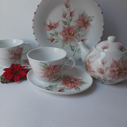 Juego de café ó te porcelana pintada a mano poinsettia o flor de pascua Navidad.