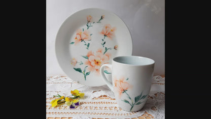 Plato y taza de porcelana esmaltado, pintado a mano, anemona, objeto artesanal, arte floral, únicos .