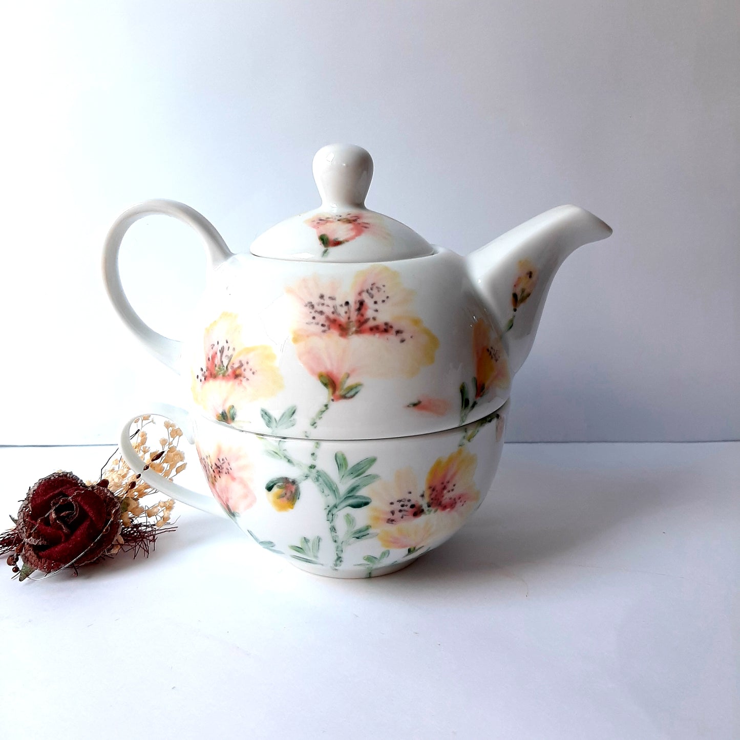 Juego de te o café unipersonal porcelana pintada a mano amapolas artesanía floral único.