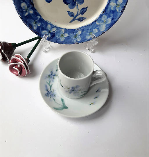 Juego de café  porcelana pintada a mano primaveras azul cobalto.