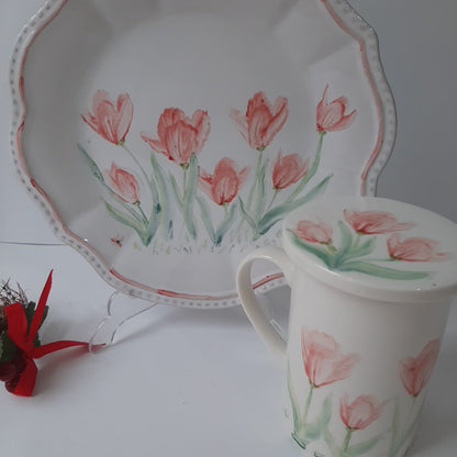 Plato y taza de porcelana esmaltado, pintado a mano, tulipán rojo, objeto artesanal, arte floral, únicos .